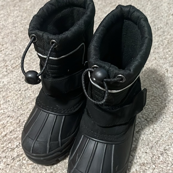 Toddler snow boots! - Picture 3 of 6